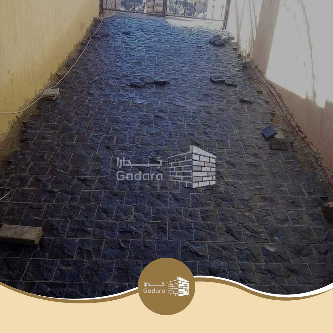 حجر بازلت الاسود